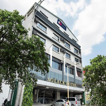 Solace Hotel Makati City Buitenkant foto
