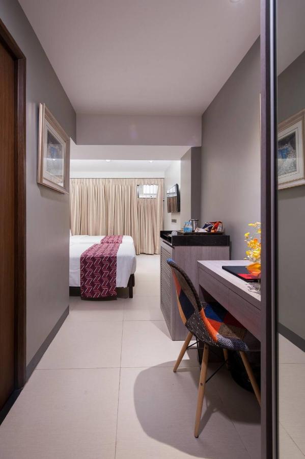 Solace Hotel Makati City Buitenkant foto
