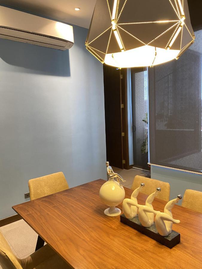 Solace Hotel Makati City Buitenkant foto