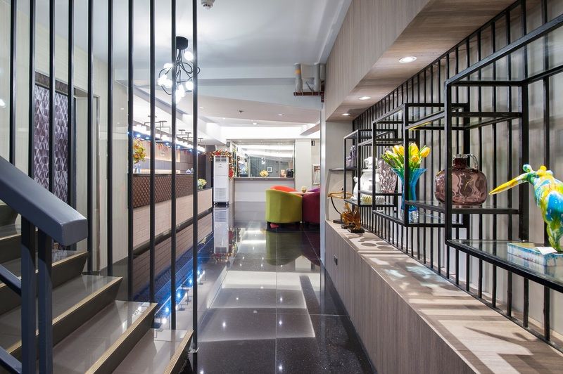 Solace Hotel Makati City Buitenkant foto
