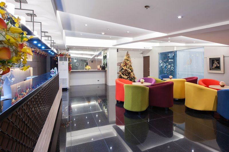 Solace Hotel Makati City Buitenkant foto
