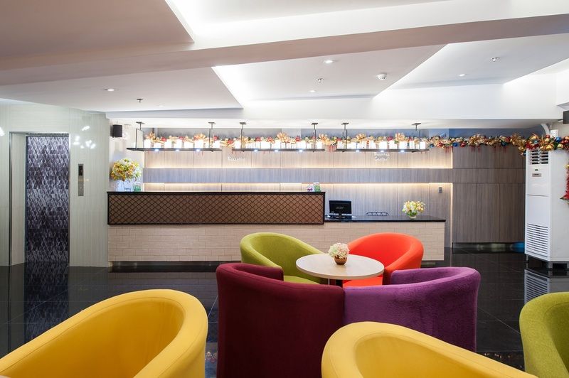 Solace Hotel Makati City Buitenkant foto