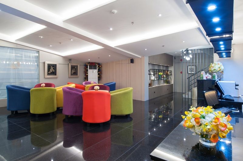 Solace Hotel Makati City Buitenkant foto