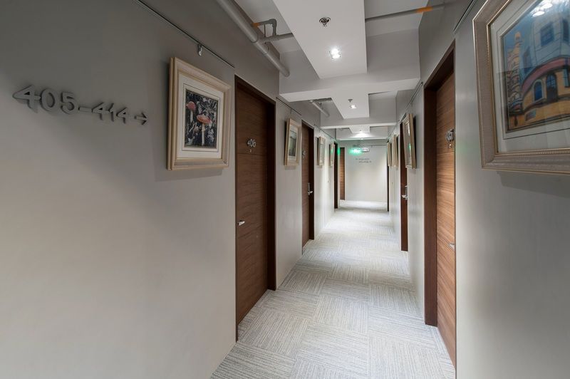 Solace Hotel Makati City Buitenkant foto