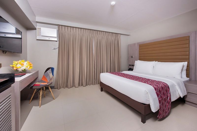 Solace Hotel Makati City Buitenkant foto