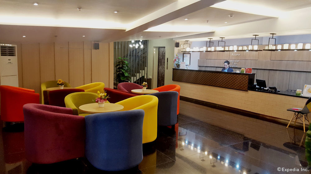 Solace Hotel Makati City Buitenkant foto