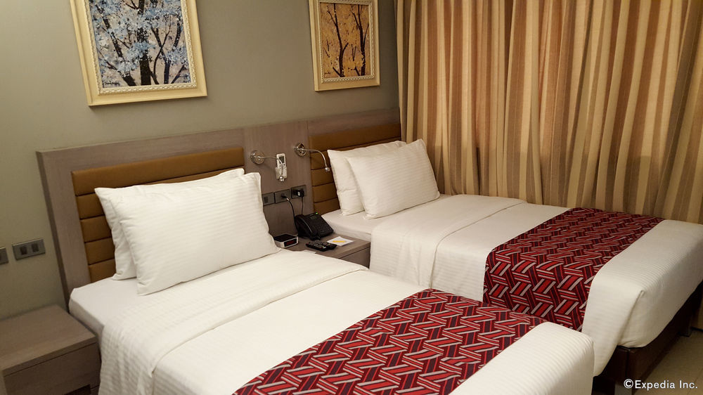 Solace Hotel Makati City Buitenkant foto