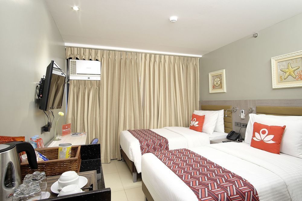 Solace Hotel Makati City Buitenkant foto
