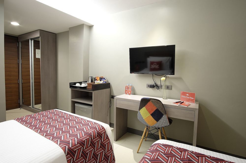 Solace Hotel Makati City Buitenkant foto