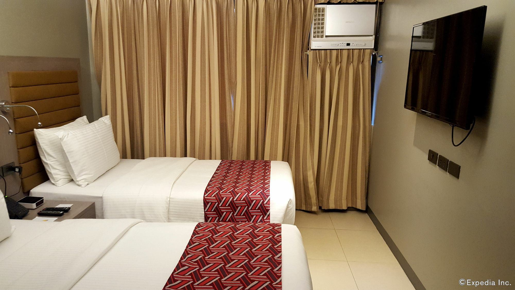 Solace Hotel Makati City Buitenkant foto