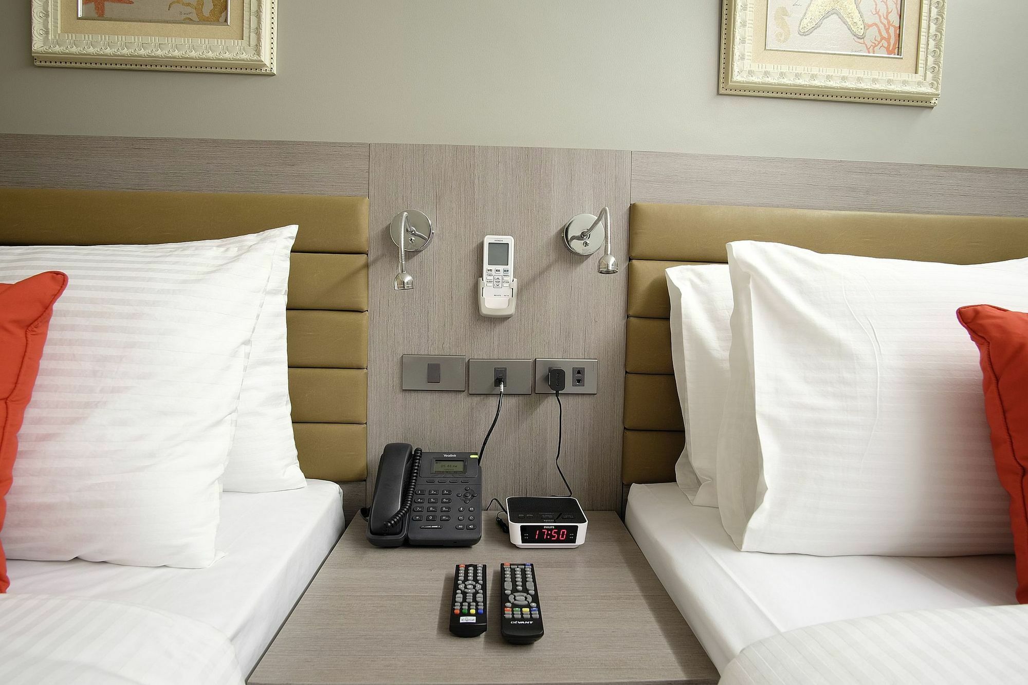 Solace Hotel Makati City Buitenkant foto