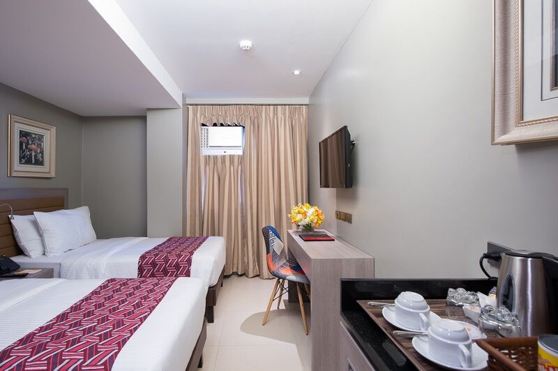Solace Hotel Makati City Buitenkant foto